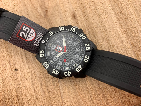 Luminox Navy Seal Colormark 25TH Anniversary Limited Edition Polycarbonate 44MM Quartz 3051.25TH with SOG knife,  25 years medallion and Pelican case